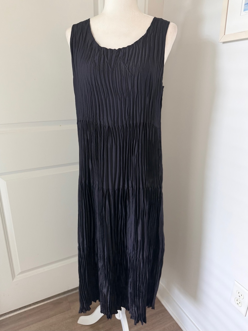 Eileen Fisher silk navy S-Large pleated midi dress